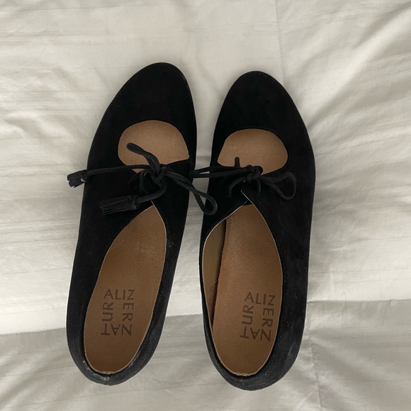 Naturalize size 10 heels - worn ONCE - Picture 3 of 6